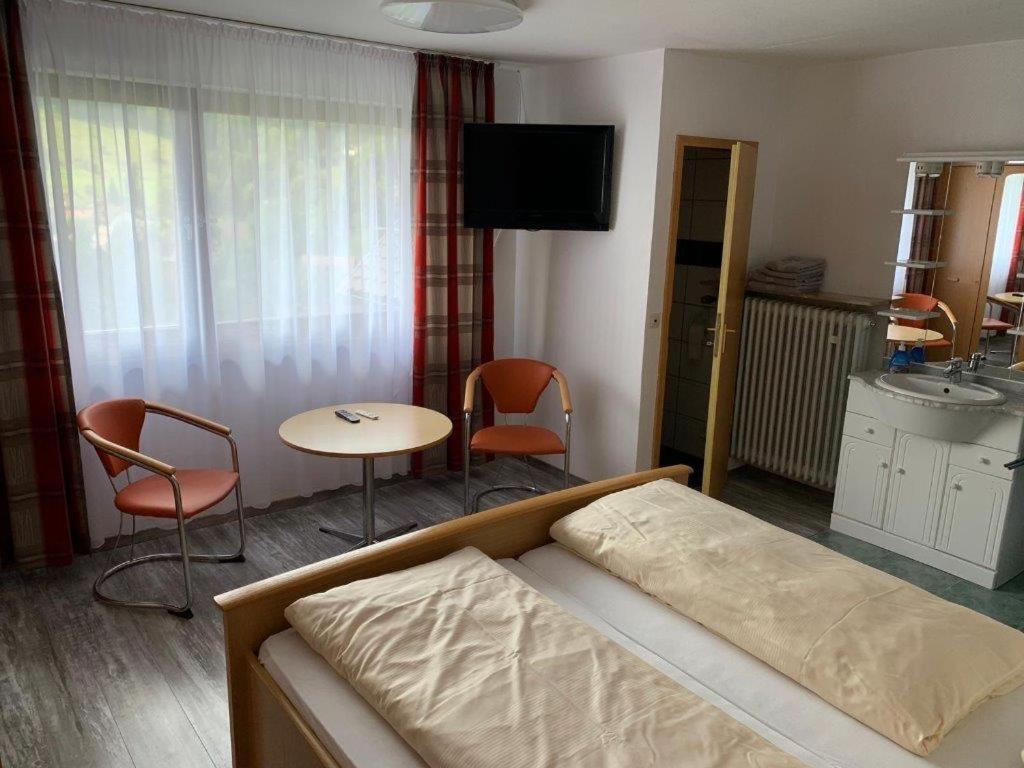 Hotel Cafe Waldeck Wuestenrot Buitenkant foto